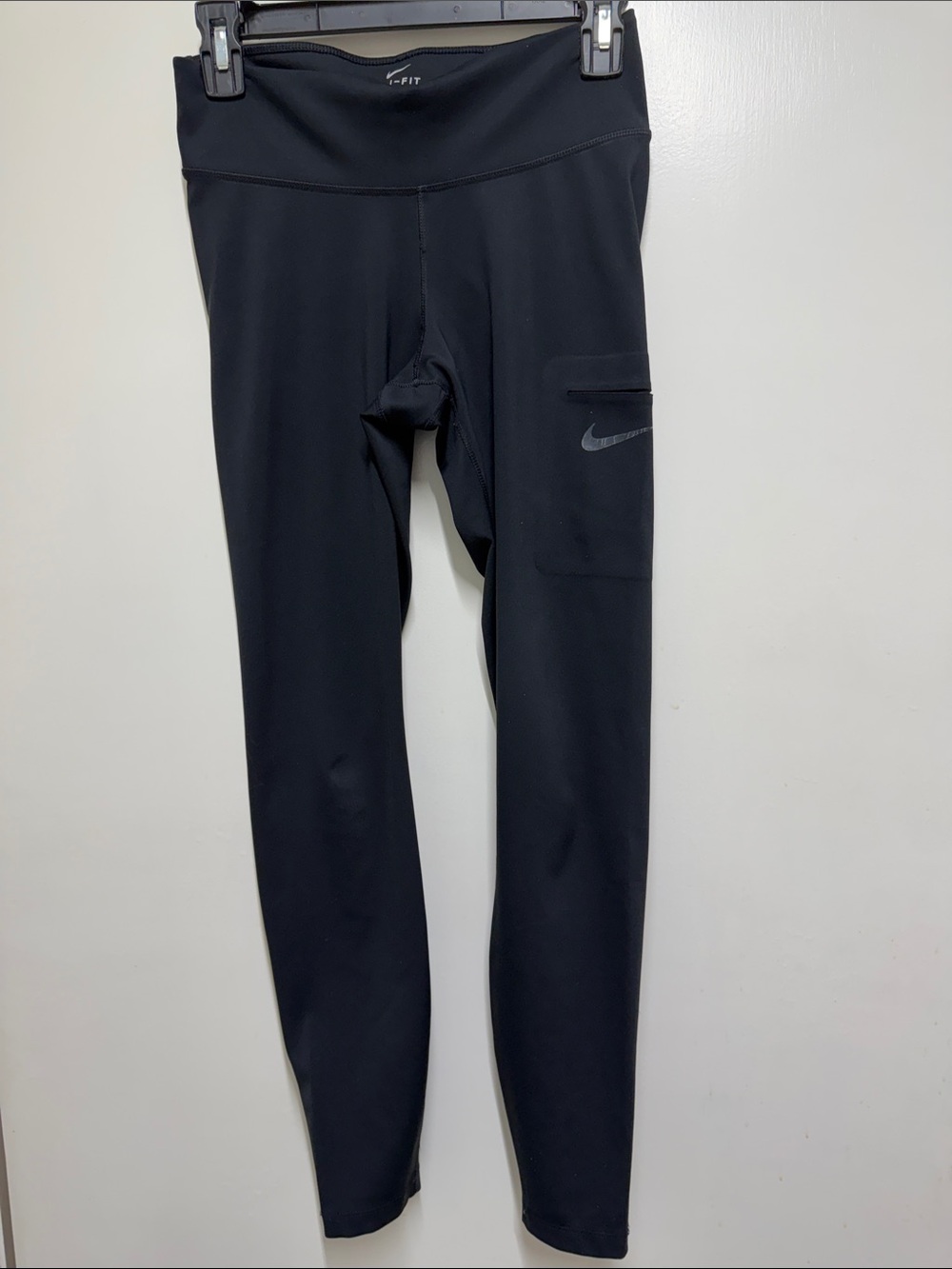 Nike Black Women's High-Waist Leggings with Side Pocket